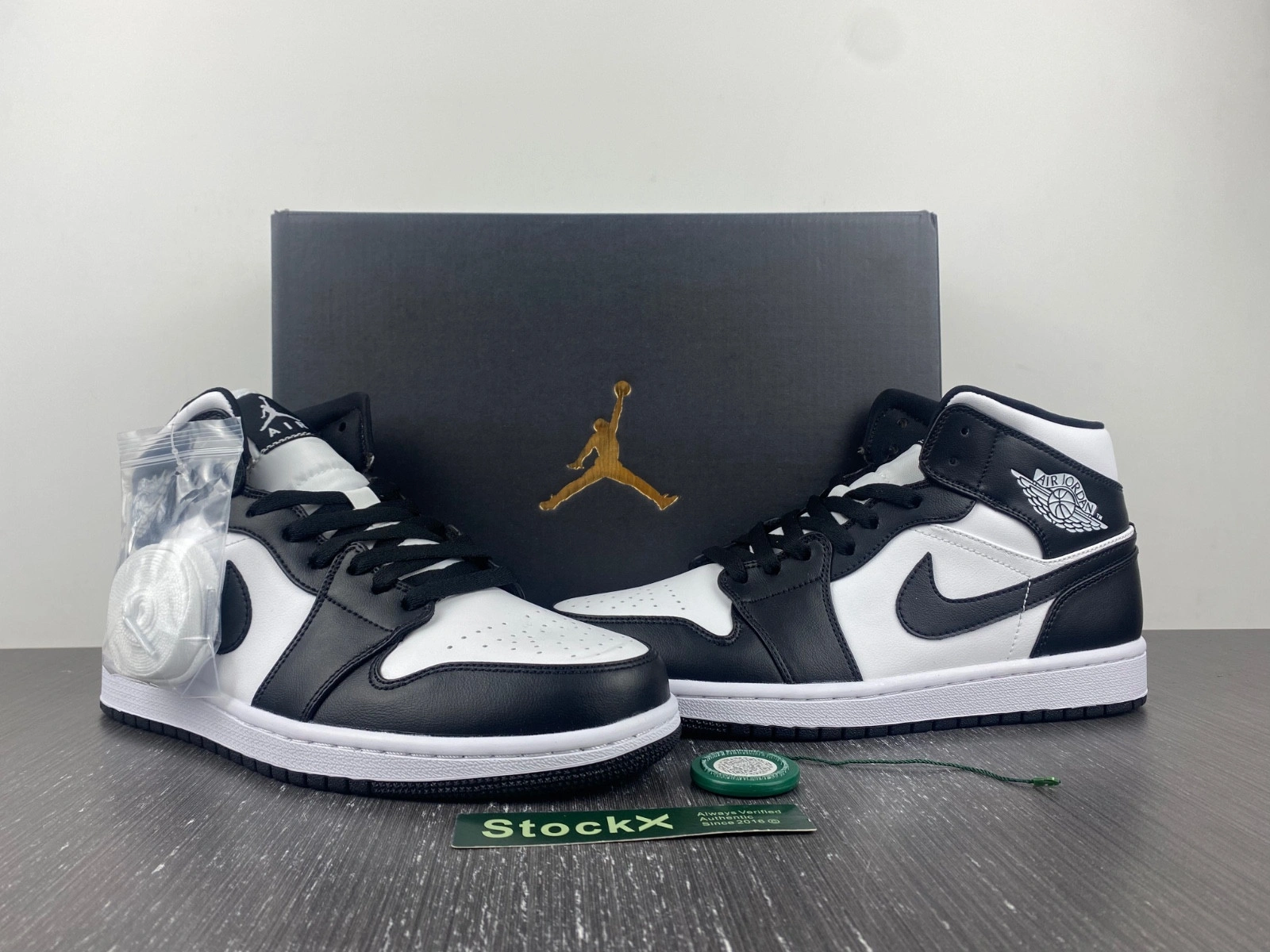 Air Jordan 1 Mid 