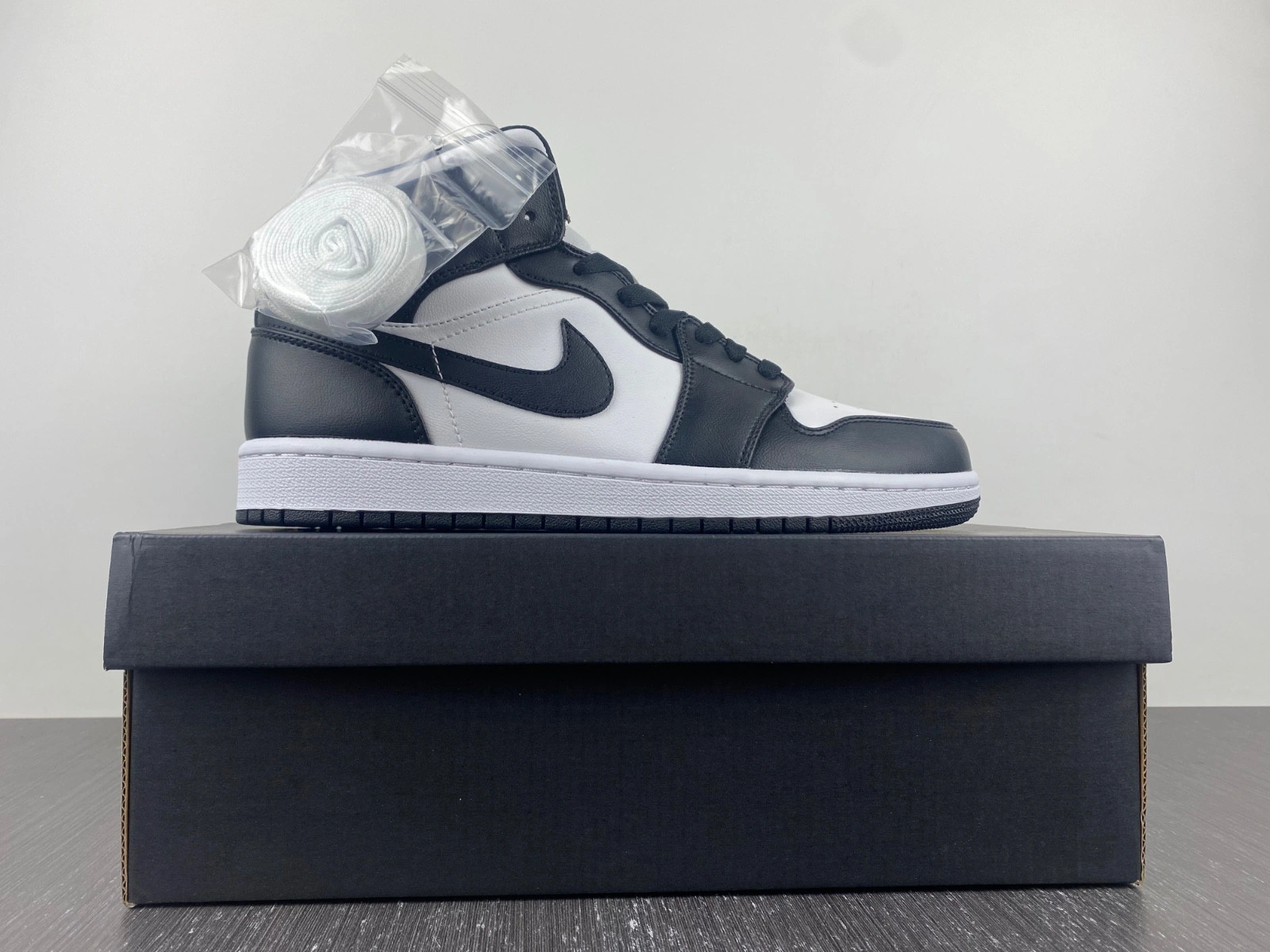 Air Jordan 1 Mid 