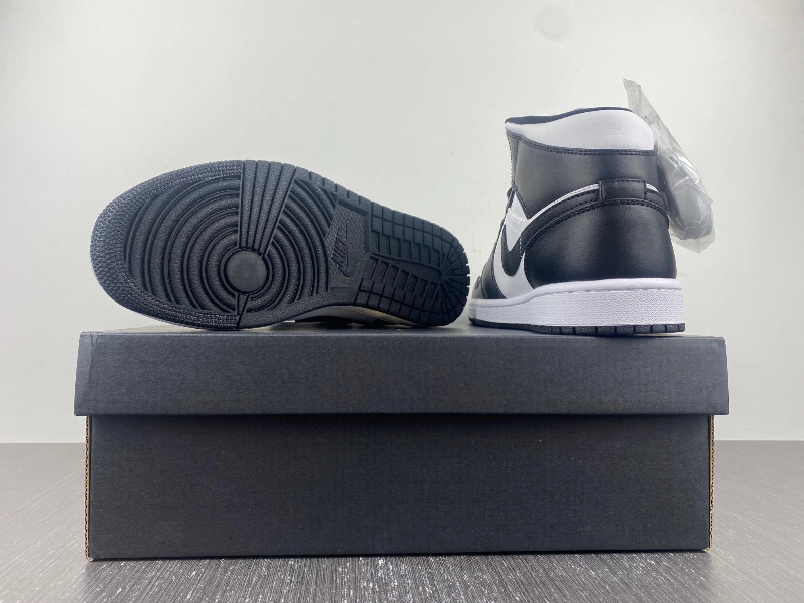 Air Jordan 1 Mid 