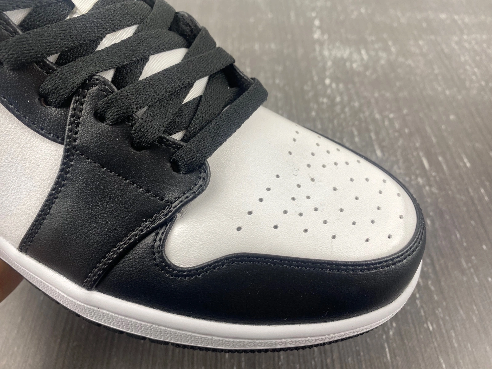 Air Jordan 1 Mid 