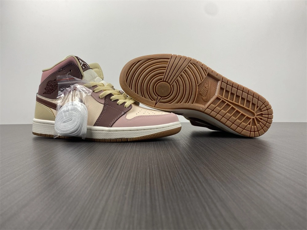 Air Jordan 1 Mid DO7440-821