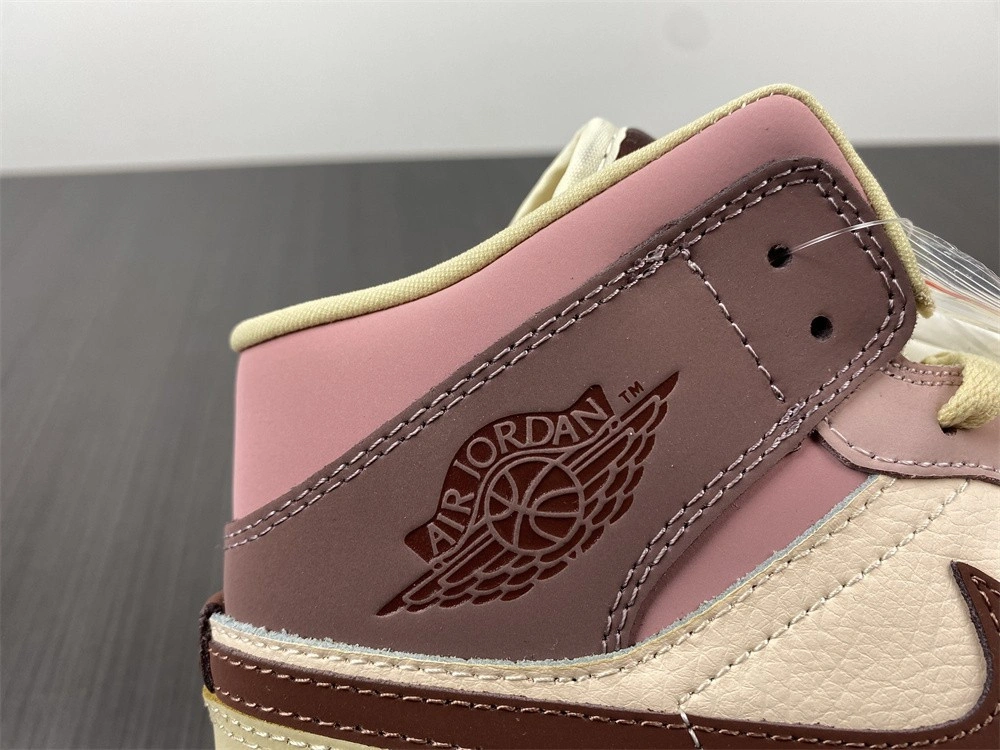 Air Jordan 1 Mid DO7440-821