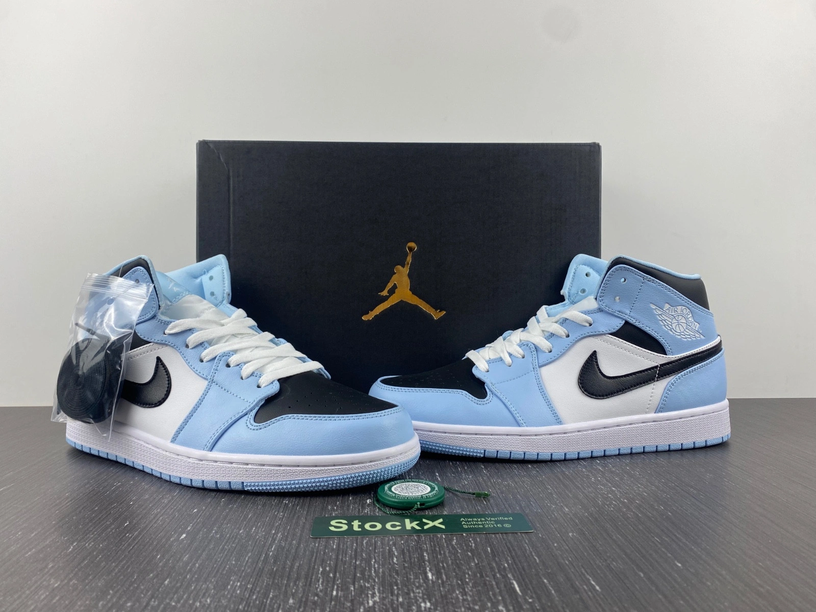 Air Jordan 1 Mid GS Ice Blue 555112-401