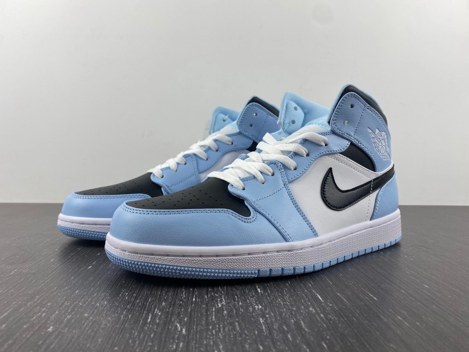 Air Jordan 1 Mid GS Ice Blue 555112-401