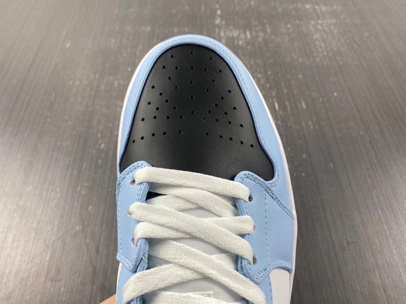 Air Jordan 1 Mid GS Ice Blue 555112-401