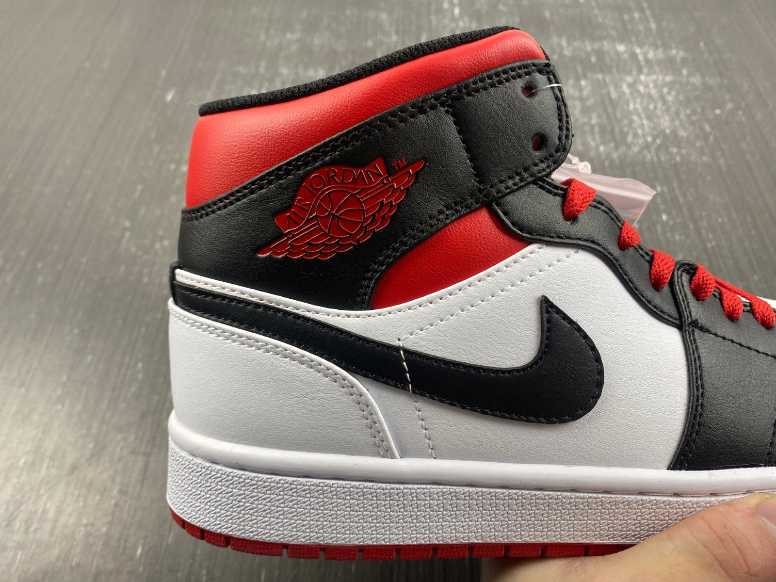 Air Jordan 1 Mid 'Gym Red Black Toe' DQ8426-106