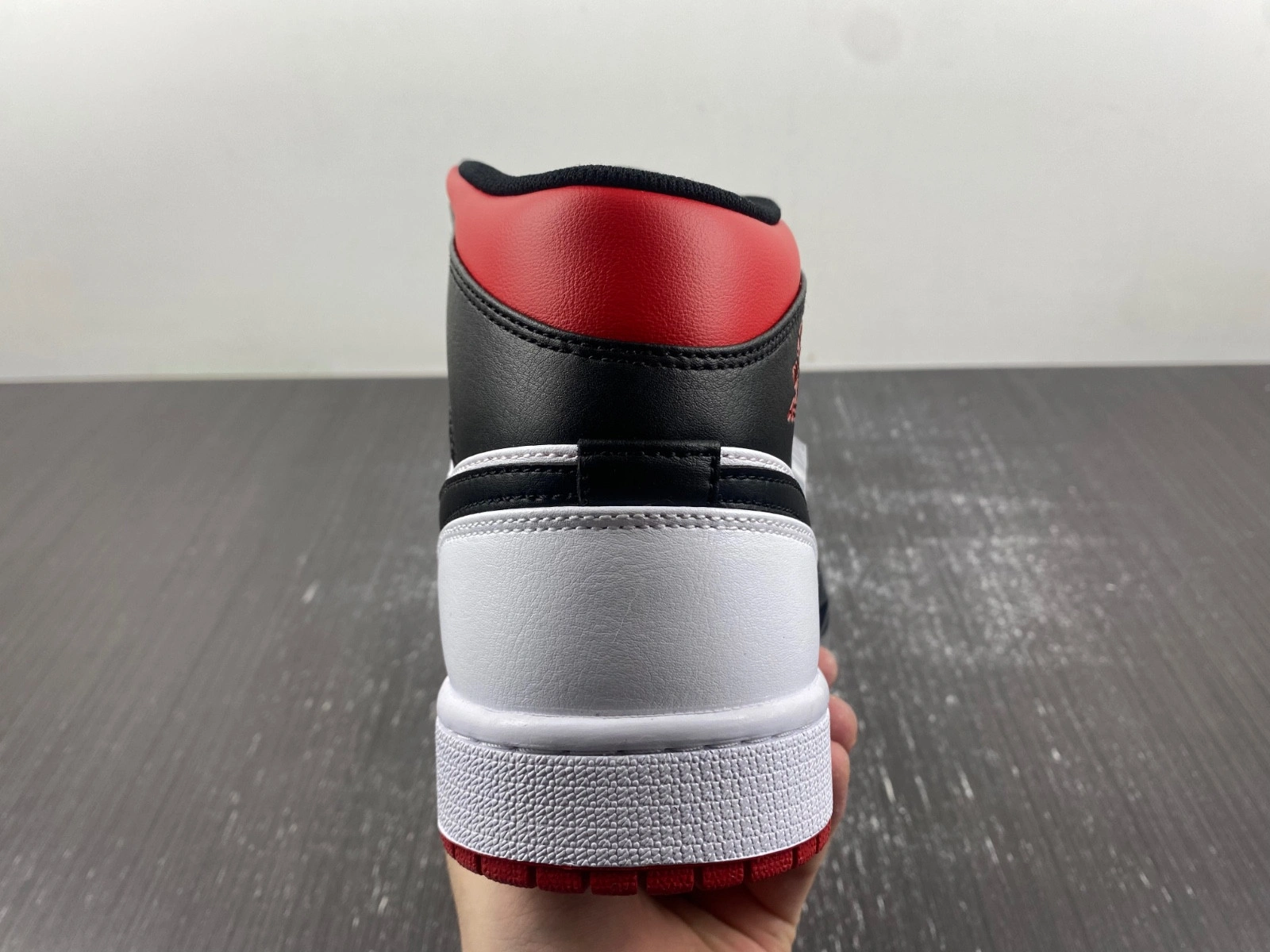 Air Jordan 1 Mid 'Gym Red Black Toe' DQ8426-106