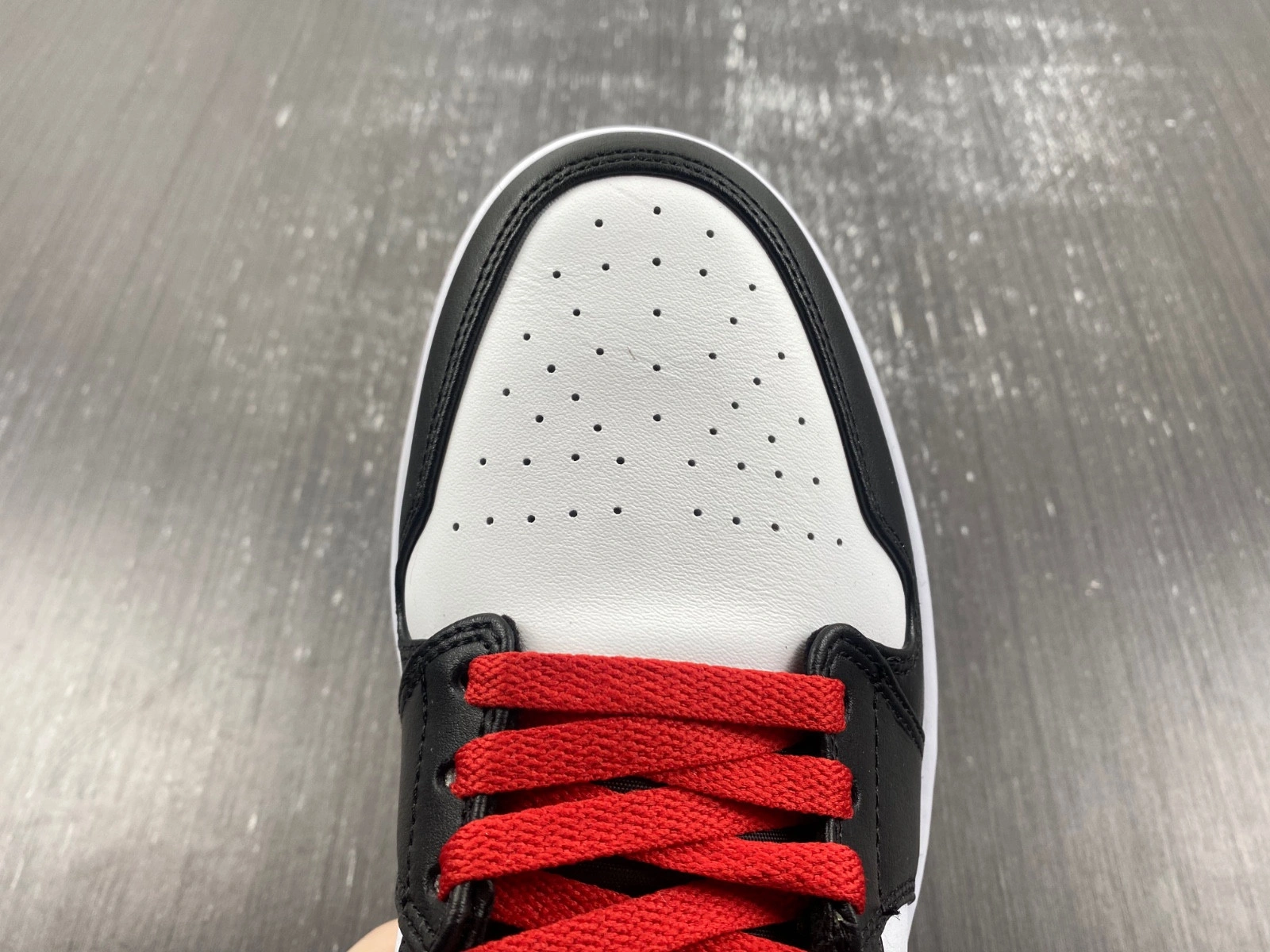 Air Jordan 1 Mid 'Gym Red Black Toe' DQ8426-106