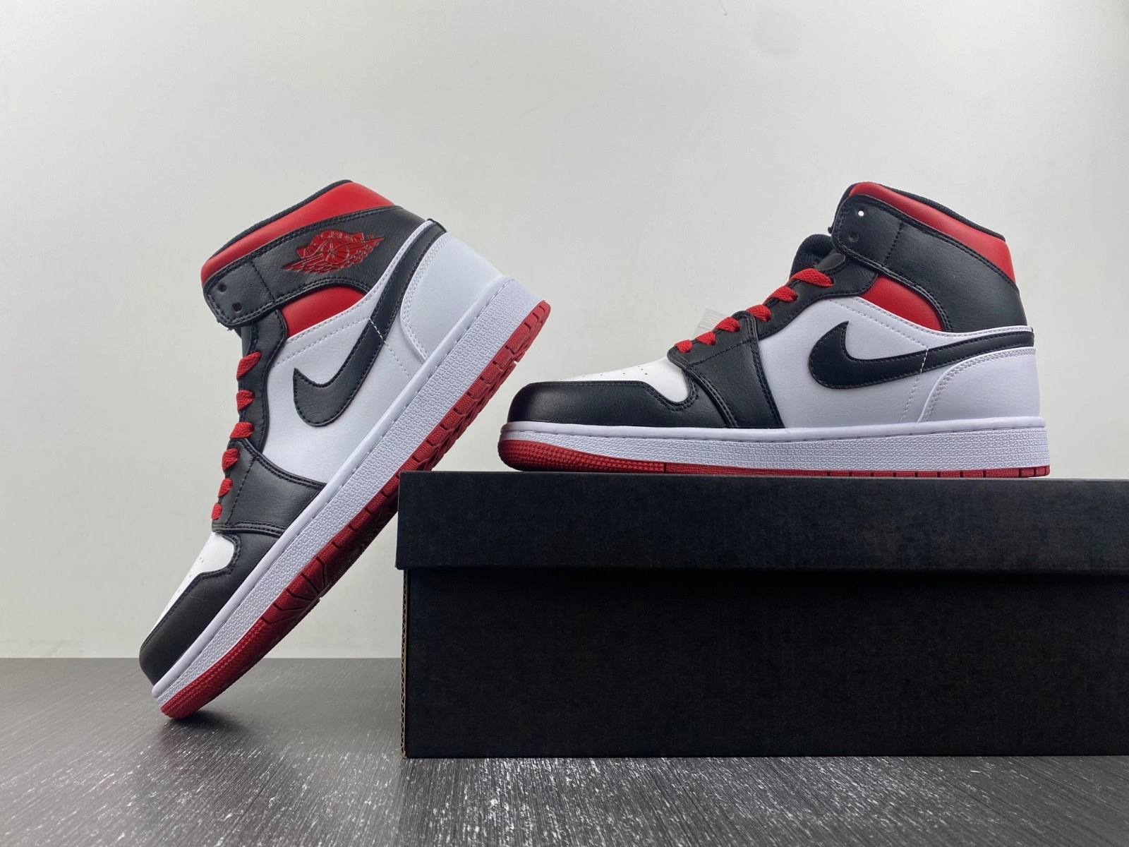 Air Jordan 1 Mid 'Gym Red Black Toe' DQ8426-106