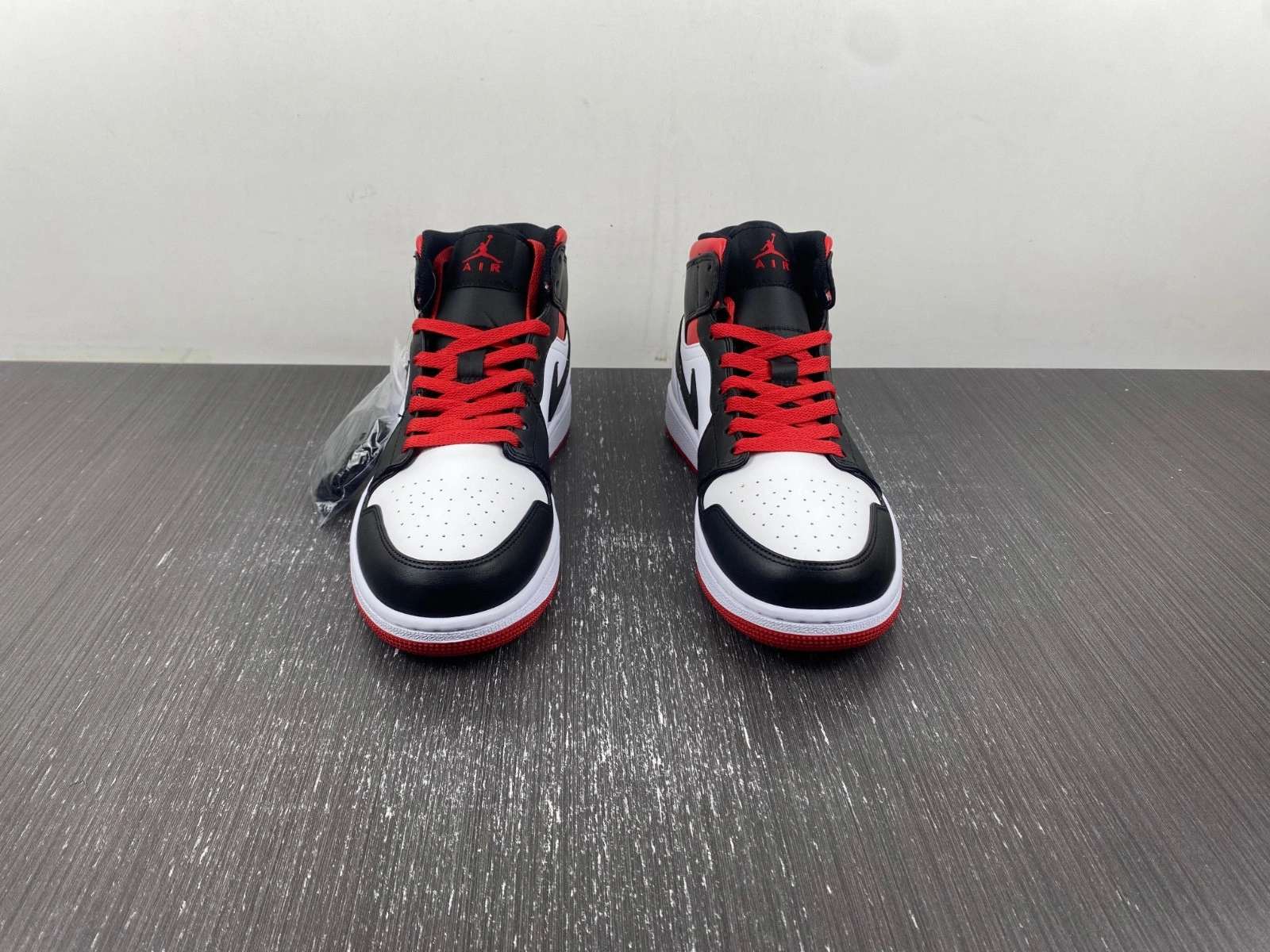 Air Jordan 1 Mid 'Gym Red Black Toe' DQ8426-106