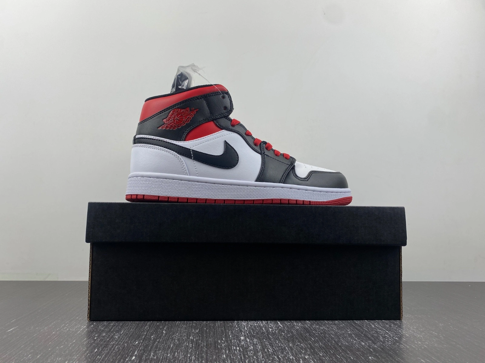 Air Jordan 1 Mid 'Gym Red Black Toe' DQ8426-106