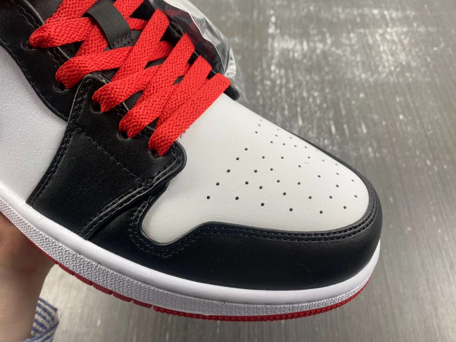 Air Jordan 1 Mid 'Gym Red Black Toe' DQ8426-106