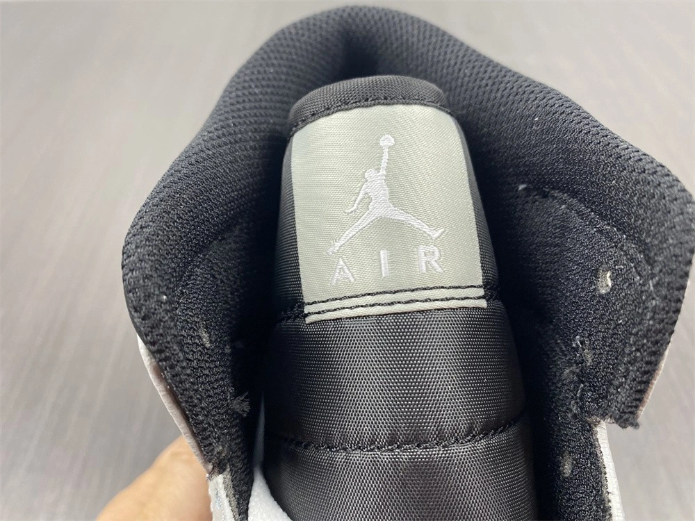 Air Jordan 1 Mid Light Smoke Grey 554724-078