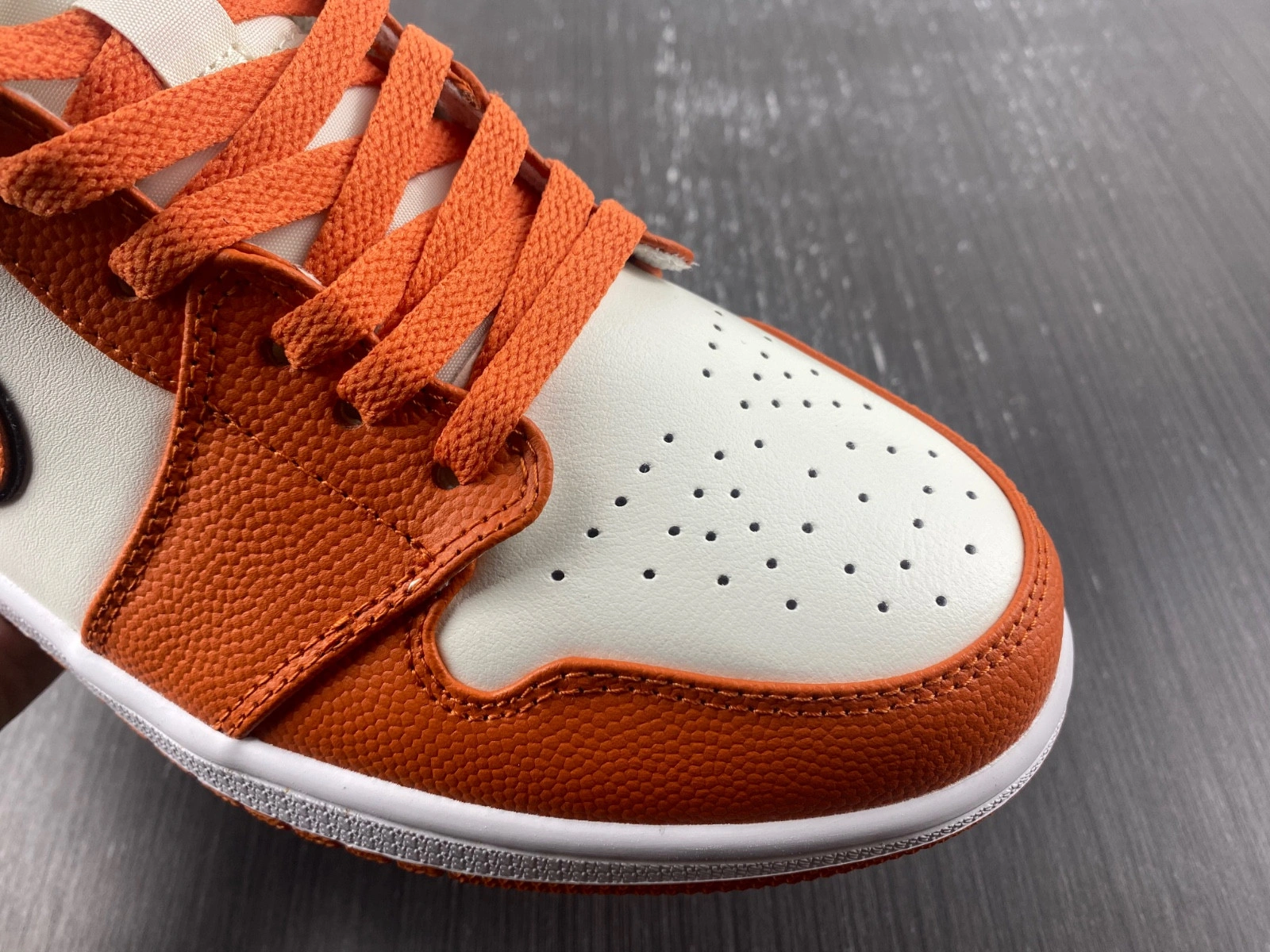 Air Jordan 1 Mid SE Sport Spice DV1302-100