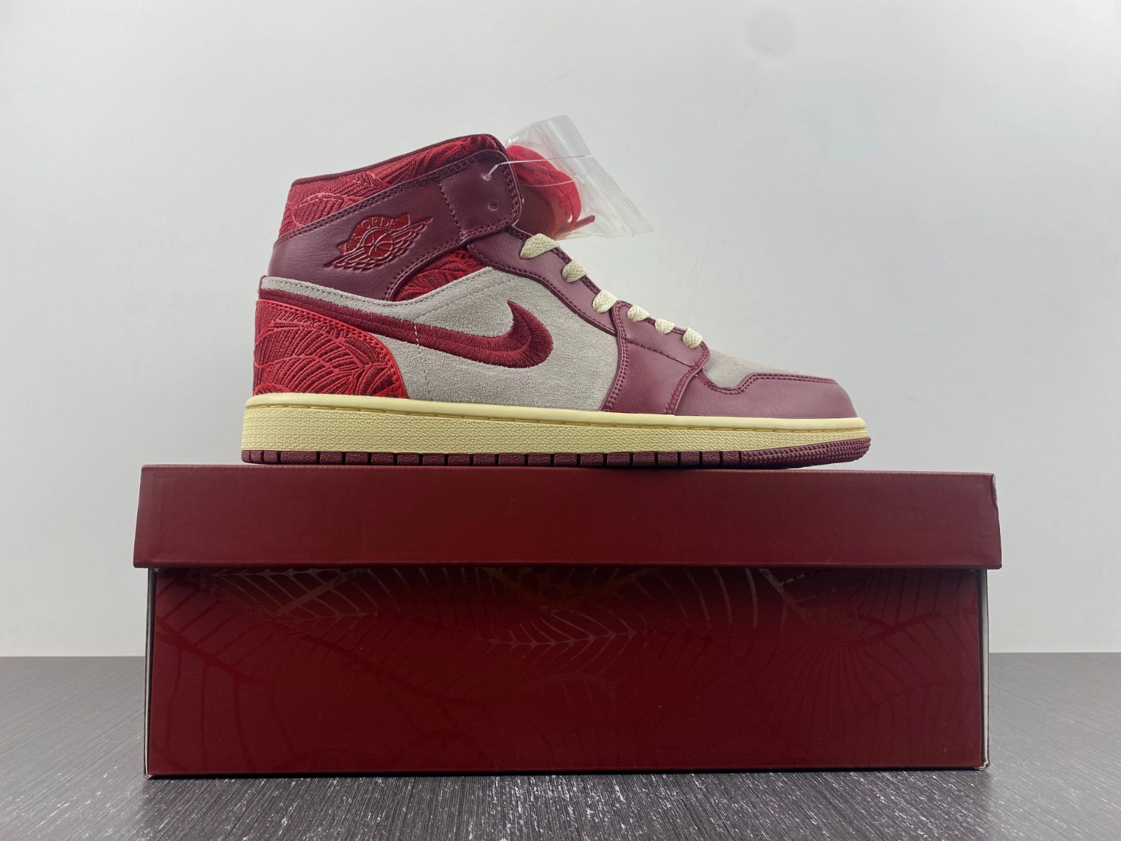 Air Jordan 1 Mid 