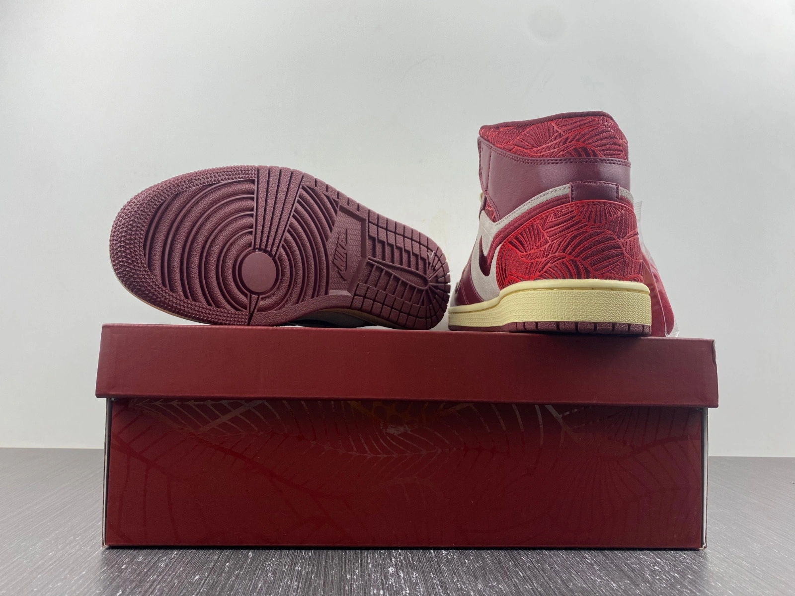 Air Jordan 1 Mid 