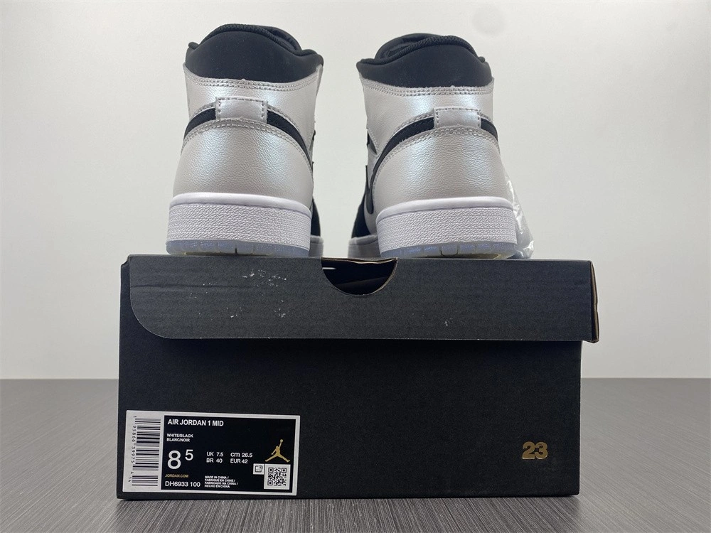 Air Jordan 1 Mid White Black Diamond DH6933-100