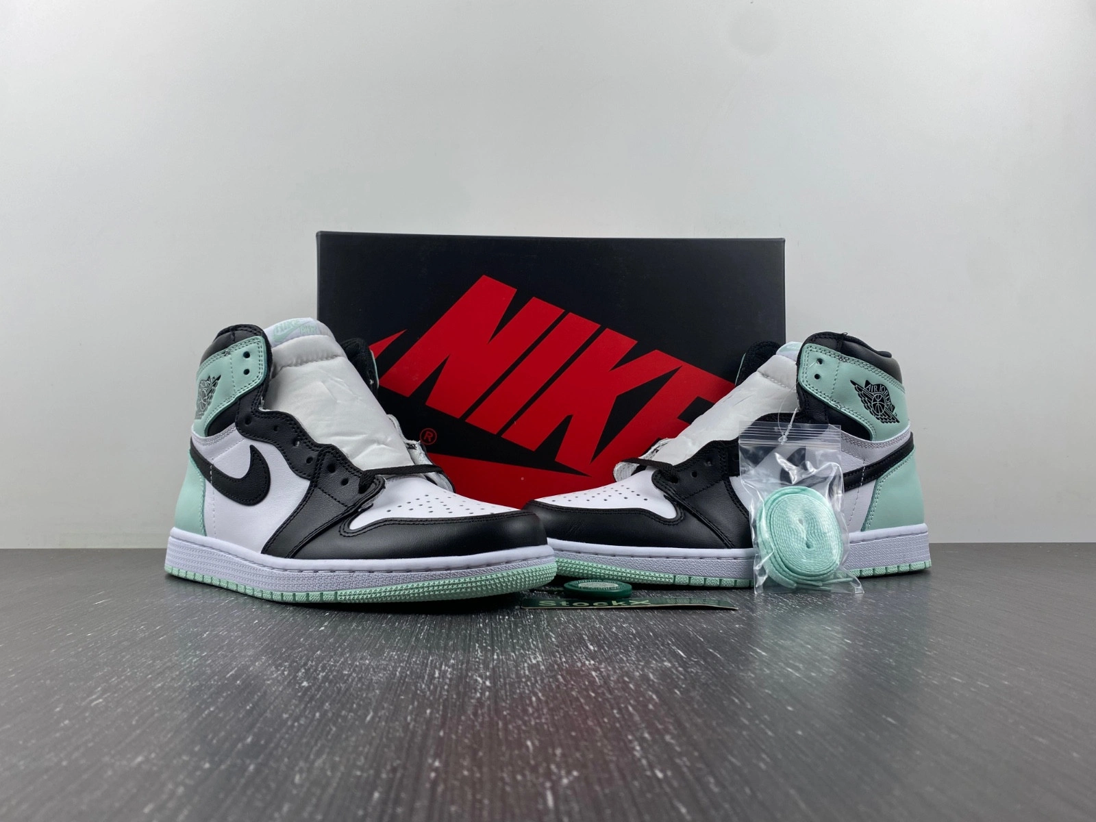 Air Jordan 1 Retro High Igloo 861428-100
