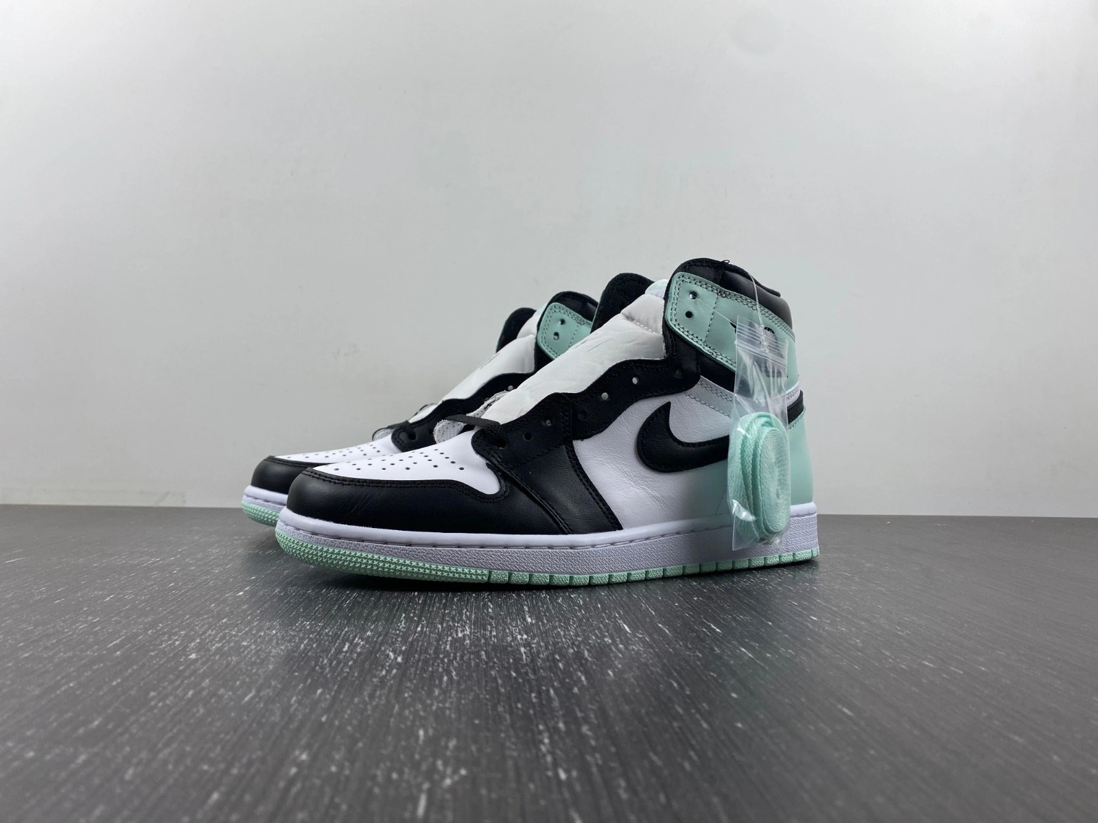Air Jordan 1 Retro High Igloo 861428-100