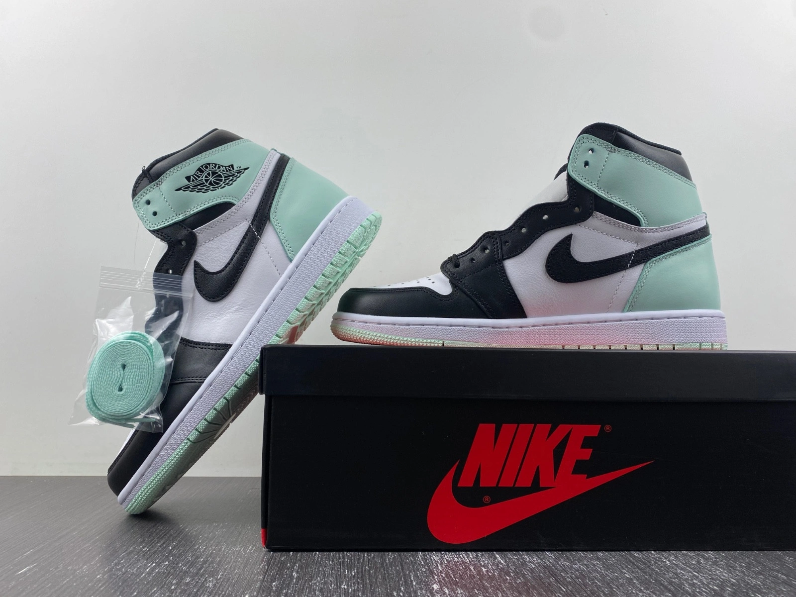 Air Jordan 1 Retro High Igloo 861428-100