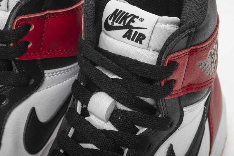 Air Jordan 1 Retro High OG Black Toe 555088-125