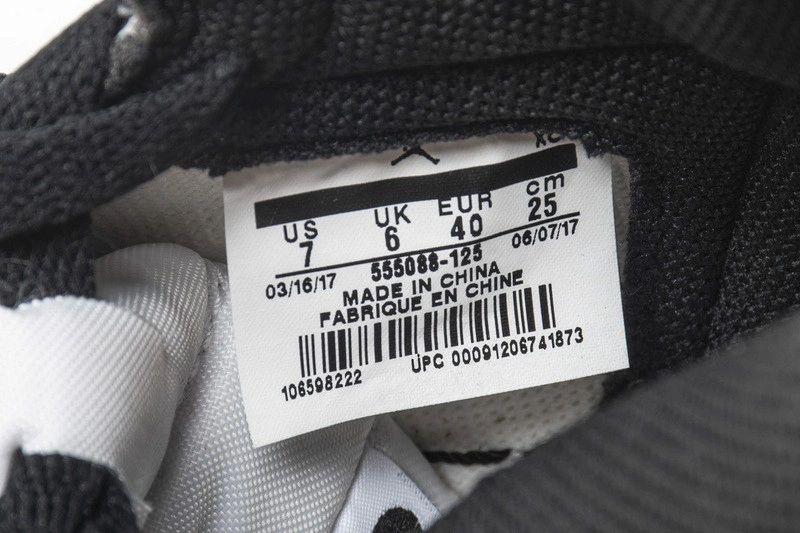 Air Jordan 1 Retro High OG Black Toe 555088-125