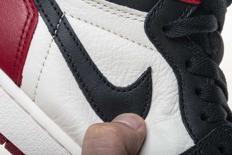 Air Jordan 1 Retro High OG Bred Toe 555088-610