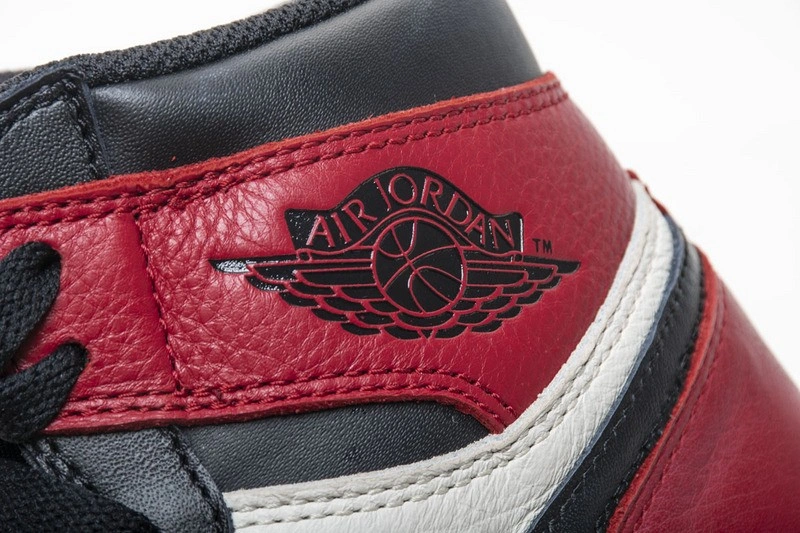 Air Jordan 1 Retro High OG Bred Toe 555088-610