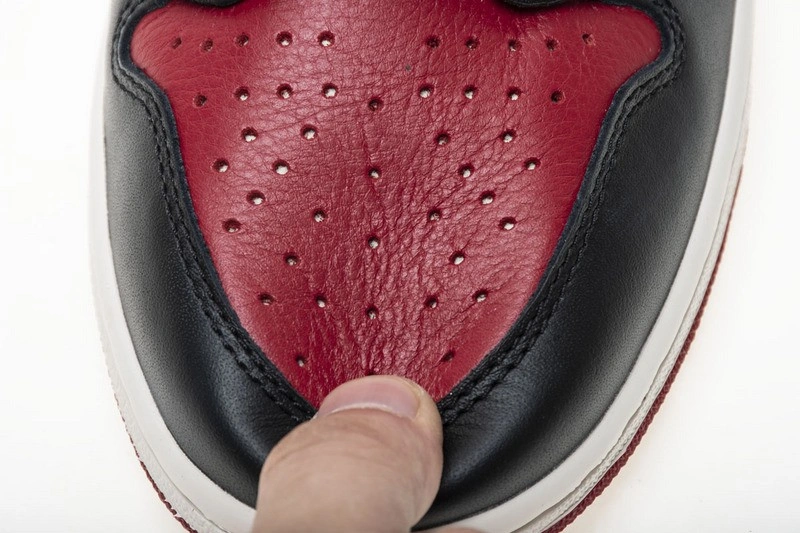 Air Jordan 1 Retro High OG Bred Toe 555088-610