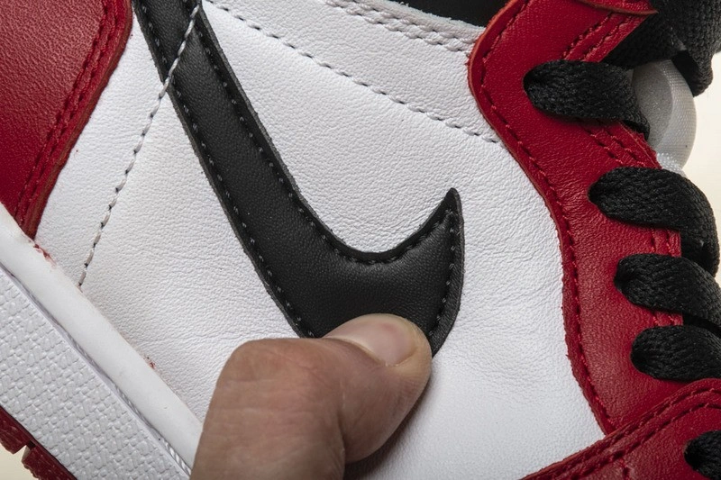 Air Jordan 1 Retro High OG Chicago 555088-101