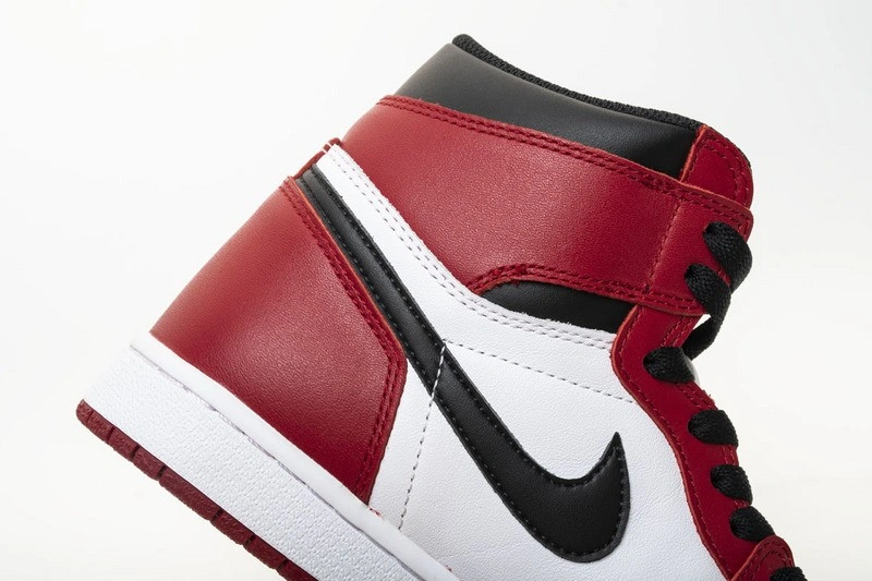 Air Jordan 1 Retro High OG Chicago 555088-101