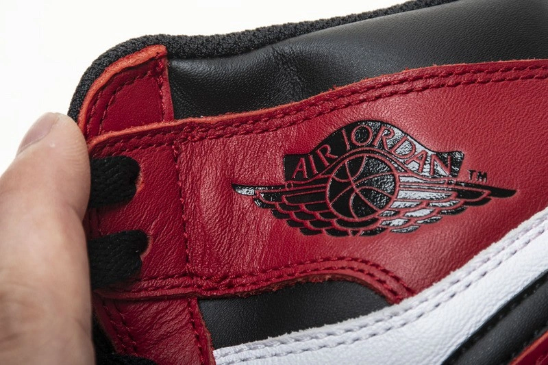 Air Jordan 1 Retro High OG Chicago 555088-101