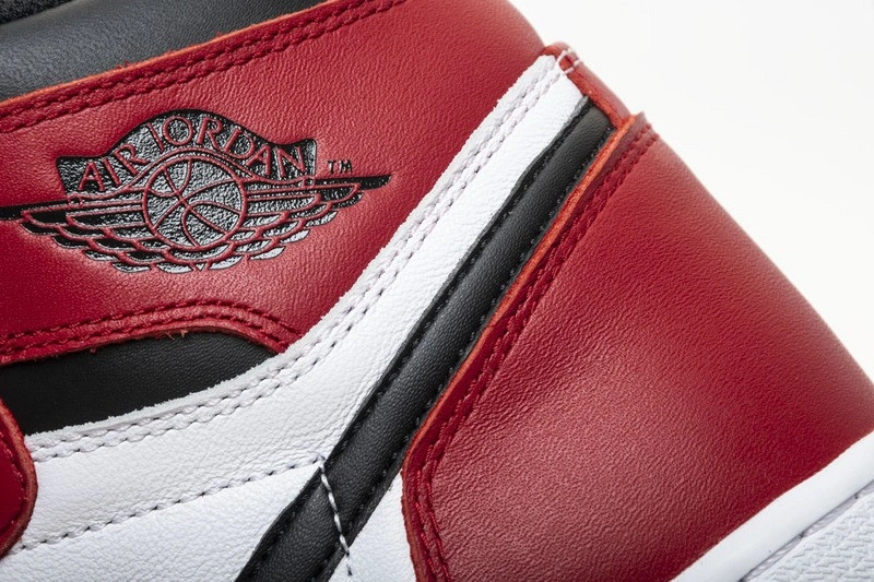 Air Jordan 1 Retro High OG Chicago 555088-101
