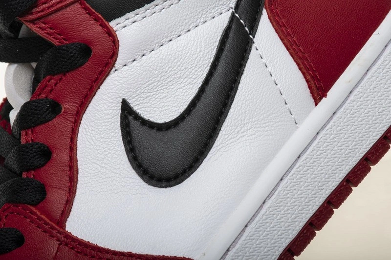 Air Jordan 1 Retro High OG Chicago 555088-101