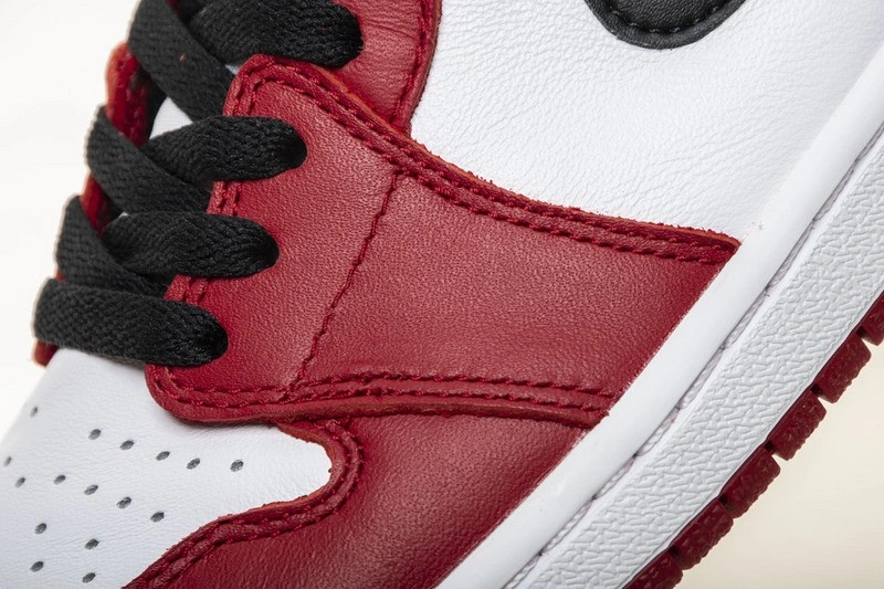 Air Jordan 1 Retro High OG Chicago 555088-101