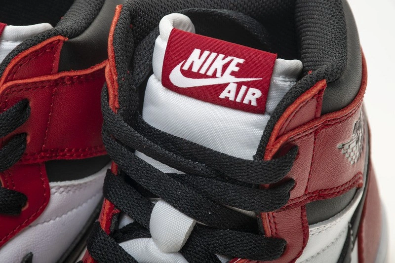 Air Jordan 1 Retro High OG Chicago 555088-101