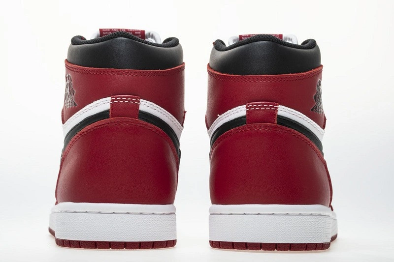 Air Jordan 1 Retro High OG Chicago 555088-101