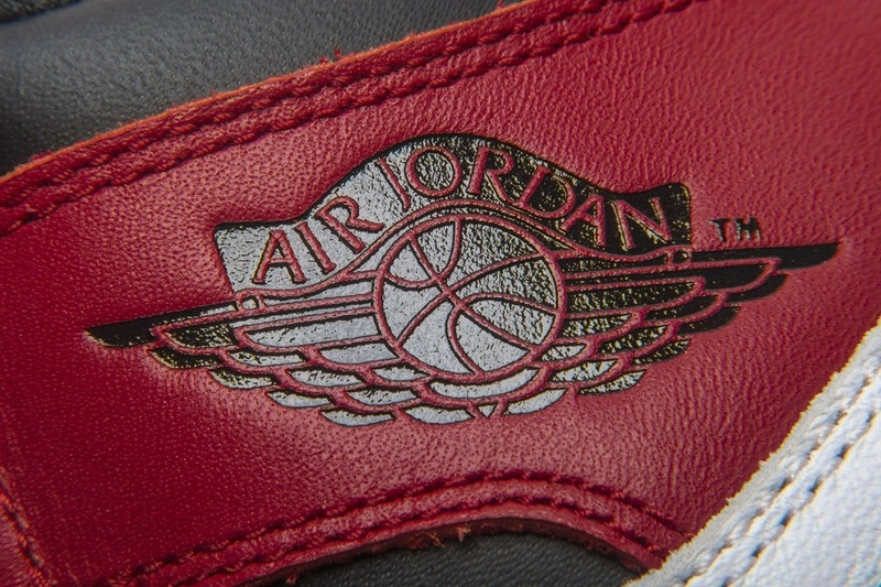 Air Jordan 1 Retro High OG Chicago 555088-101