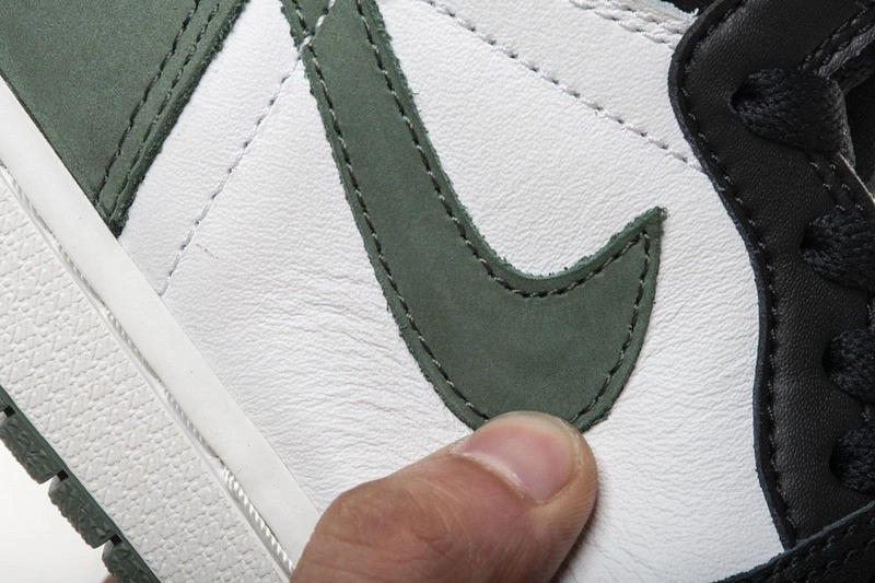 Air Jordan 1 Retro High OG 'Clay Green' - 555088 135