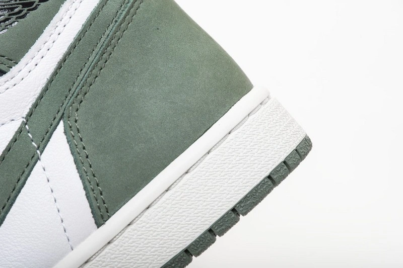 Air Jordan 1 Retro High OG 'Clay Green' - 555088 135