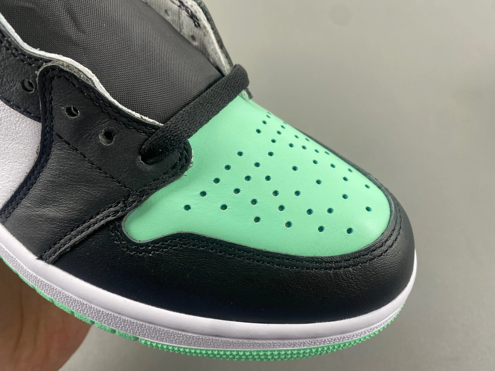 Air Jordan 1 Retro High OG Green Glow DZ5485-130
