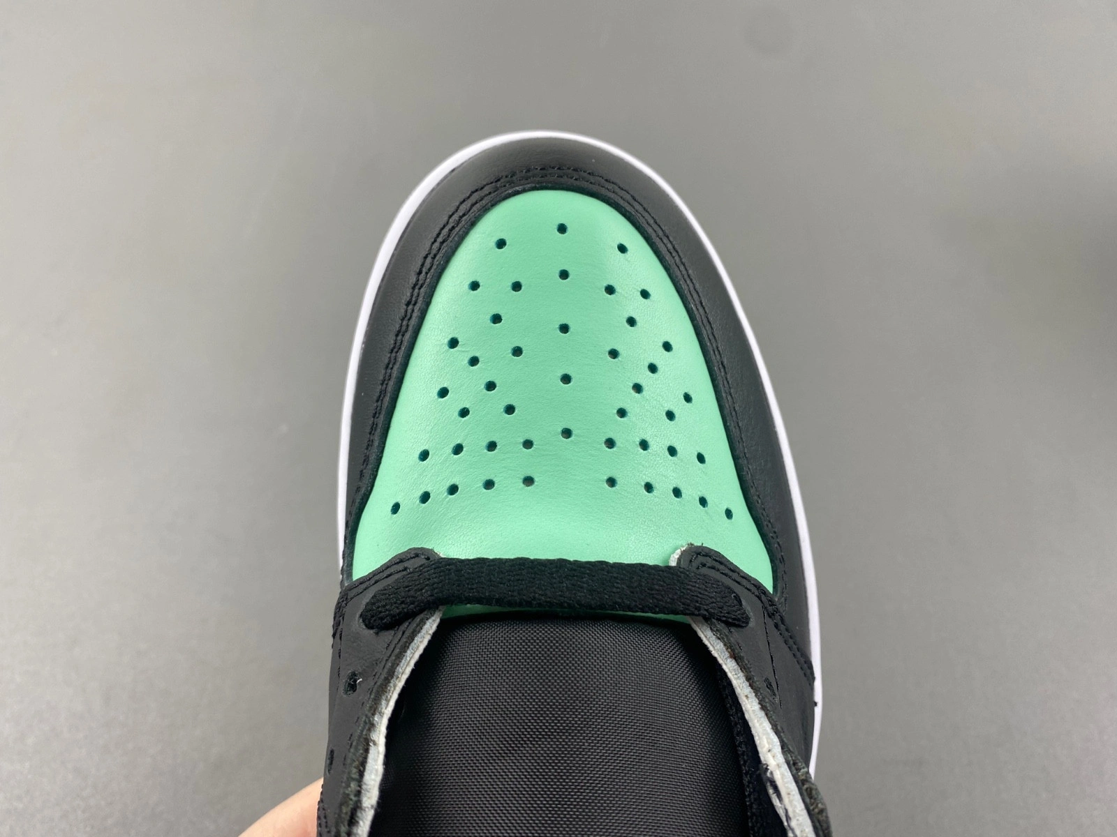 Air Jordan 1 Retro High OG Green Glow DZ5485-130