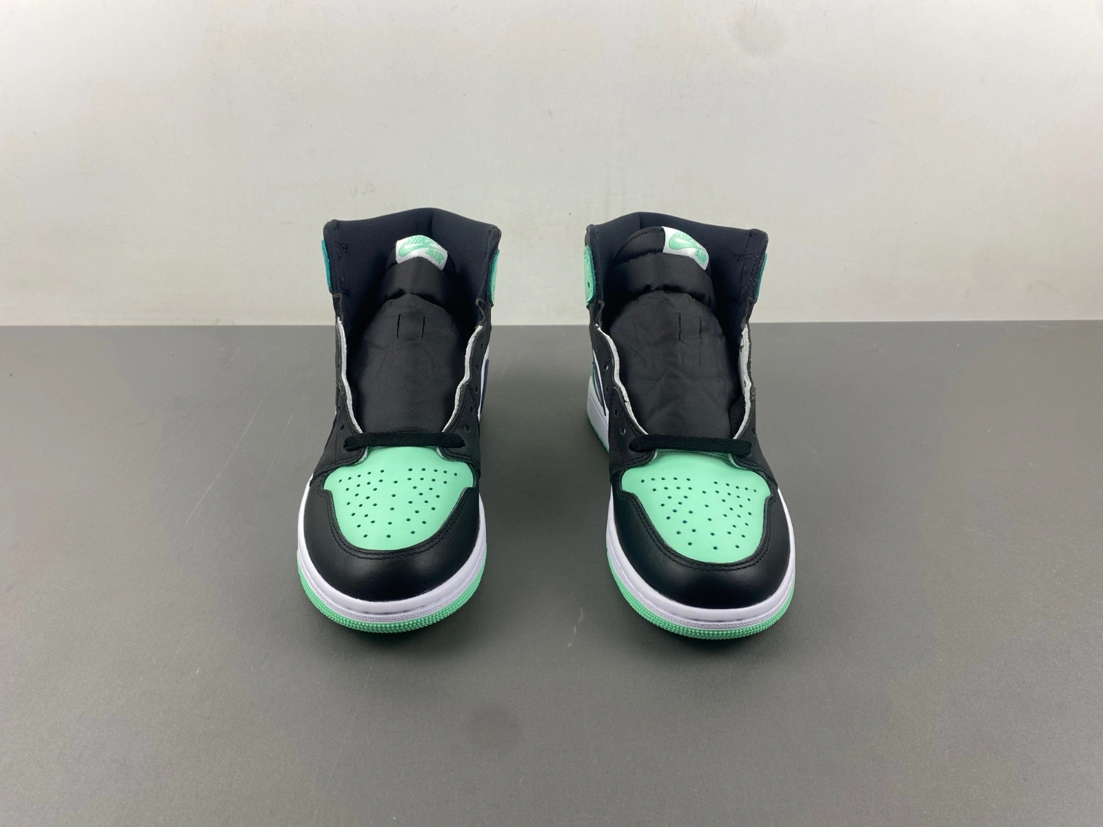 Air Jordan 1 Retro High OG Green Glow DZ5485-130