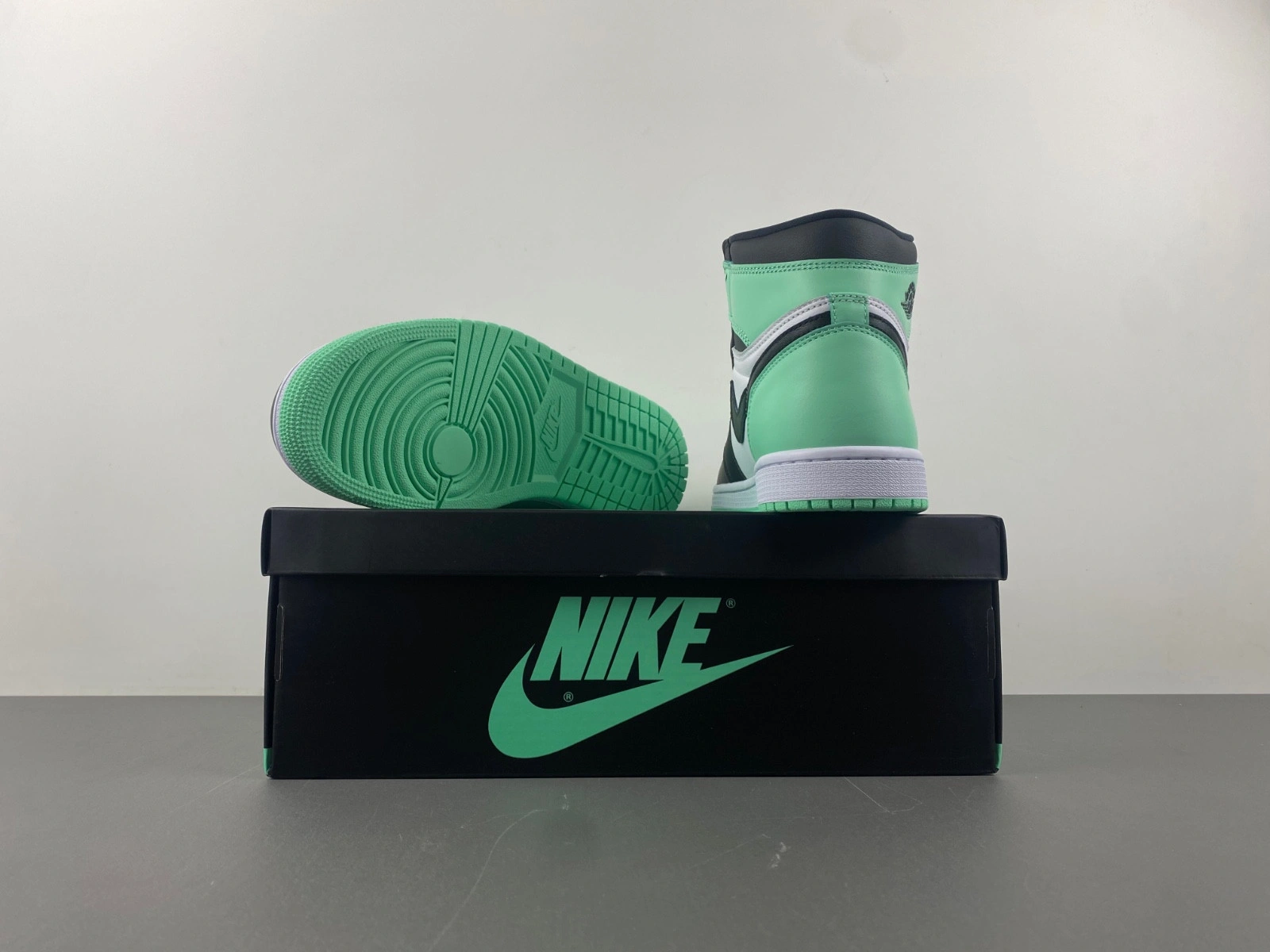 Air Jordan 1 Retro High OG Green Glow DZ5485-130