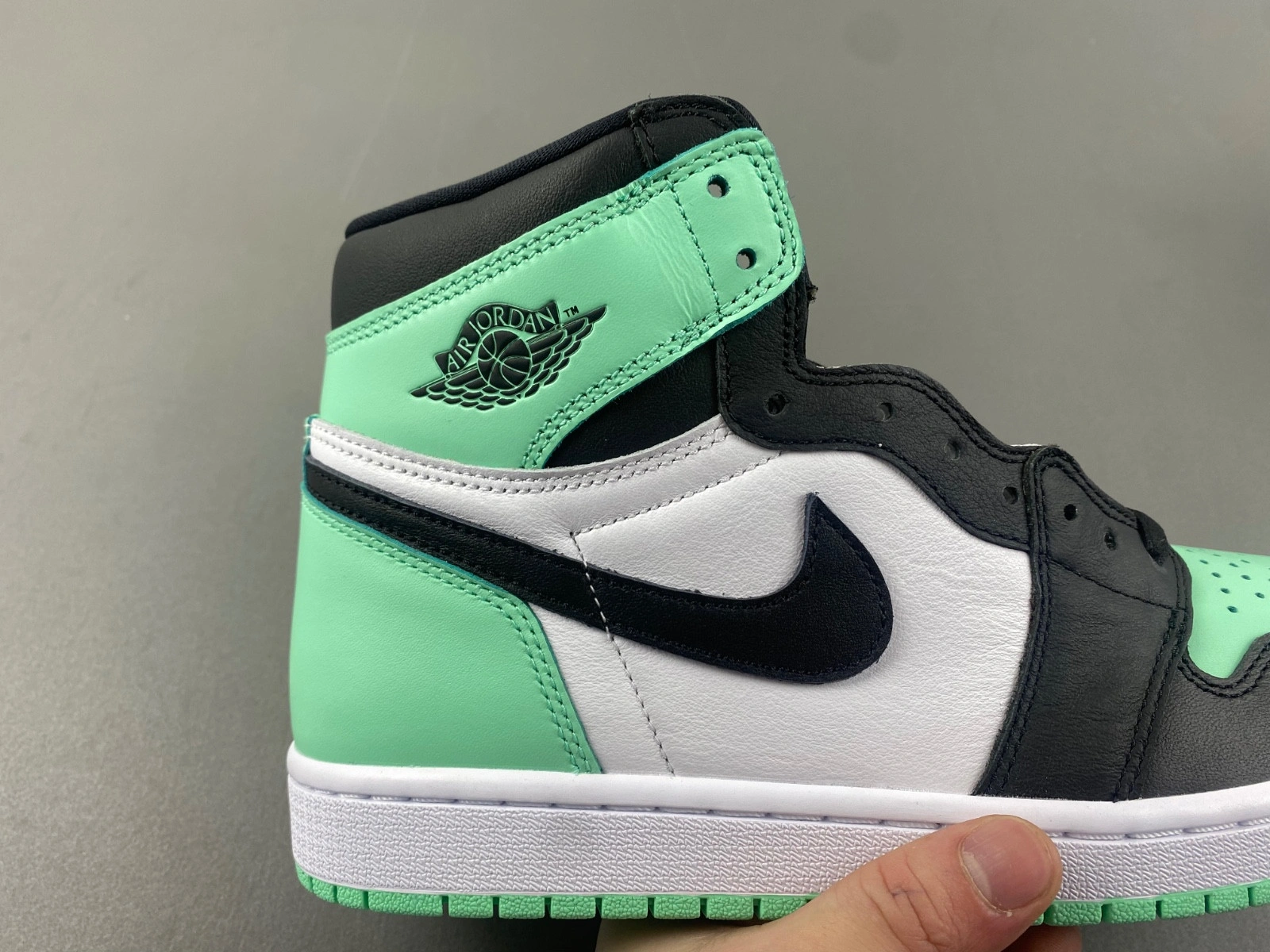 Air Jordan 1 Retro High OG Green Glow DZ5485-130