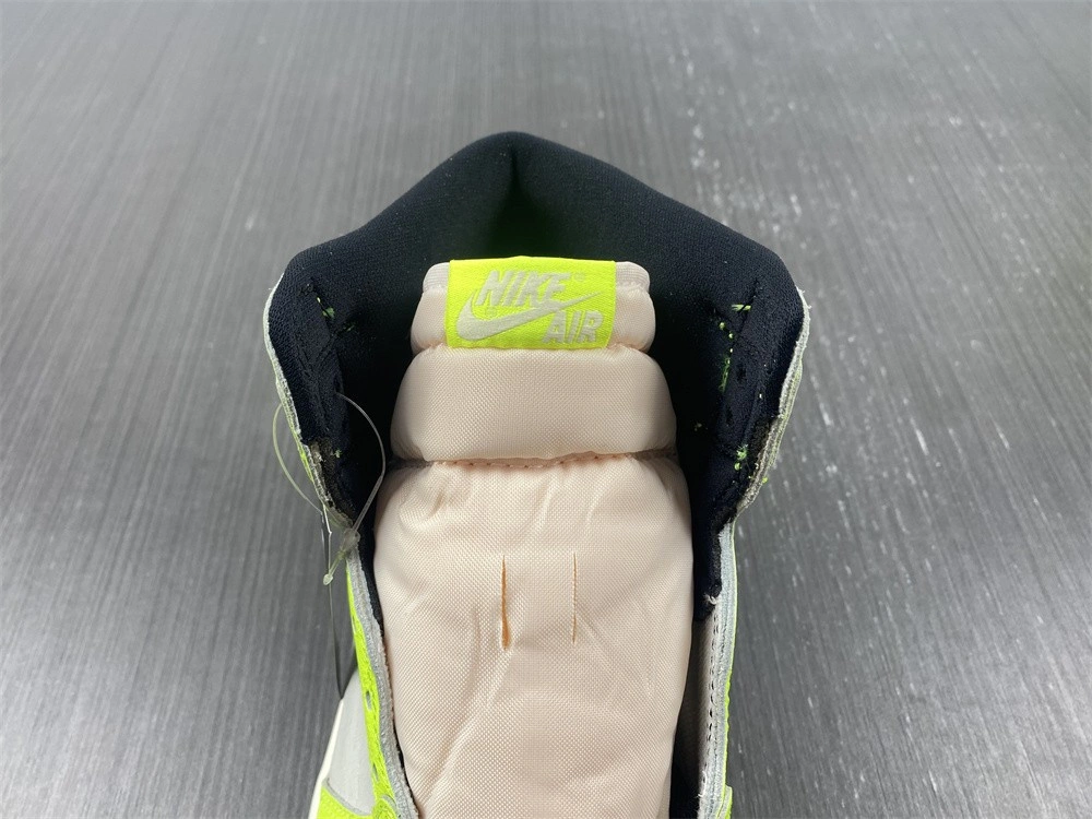 Air Jordan 1 Retro High OG Visionaire Volt 555088-702