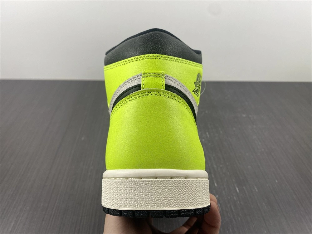Air Jordan 1 Retro High OG Visionaire Volt 555088-702