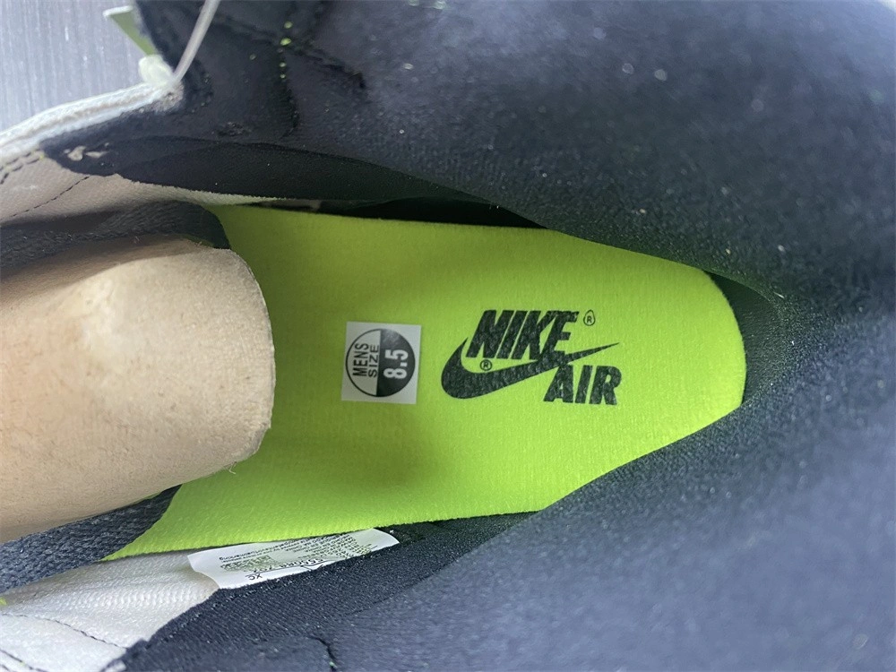 Air Jordan 1 Retro High OG Visionaire Volt 555088-702