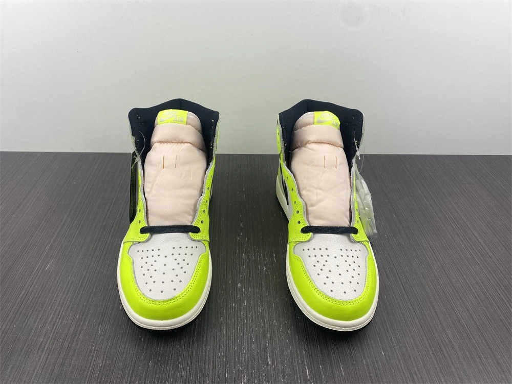 Air Jordan 1 Retro High OG Visionaire Volt 555088-702