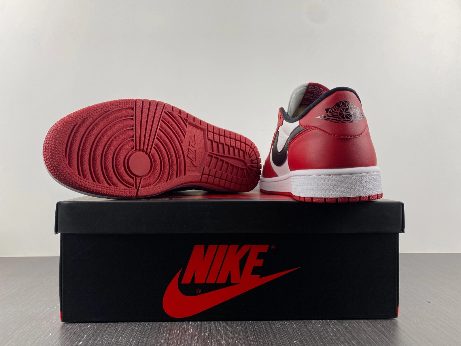 Air Jordan 1 Retro Low OG 'Chicago' - 705329 600